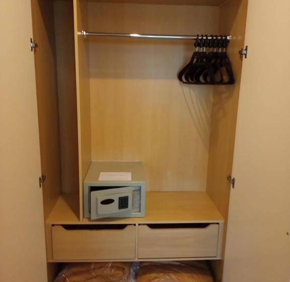 Camera Deluxe, Flat Excelente Em Frente Ao Aeroporto De Congonhas H602