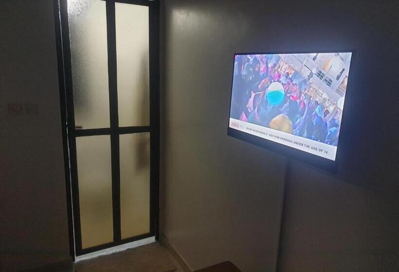 اتاق استاندارد با چشم‌انداز دریاچه, Rosa Negra Uganda