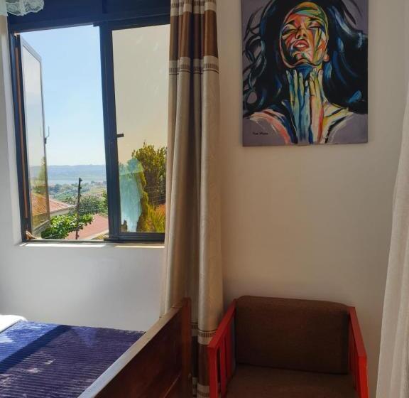 اتاق استاندارد با چشم‌انداز دریاچه, Rosa Negra Uganda