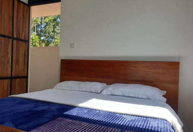 اتاق استاندارد, Rosa Negra Uganda