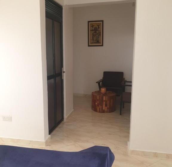 سوییت, Rosa Negra Uganda