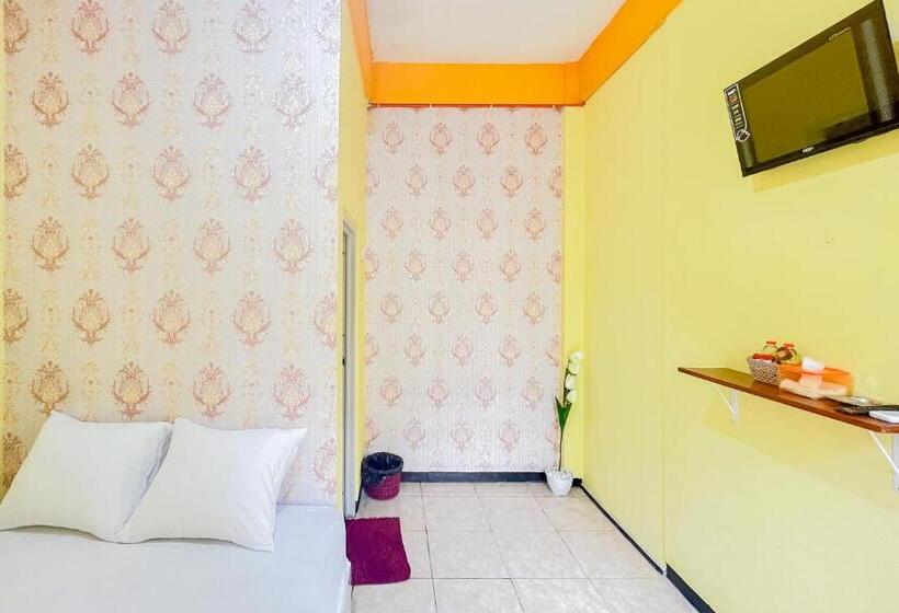 Номер Стандарт, Sion Homestay Mitra Reddoorz Near Terminal Kertajaya Mojokerto