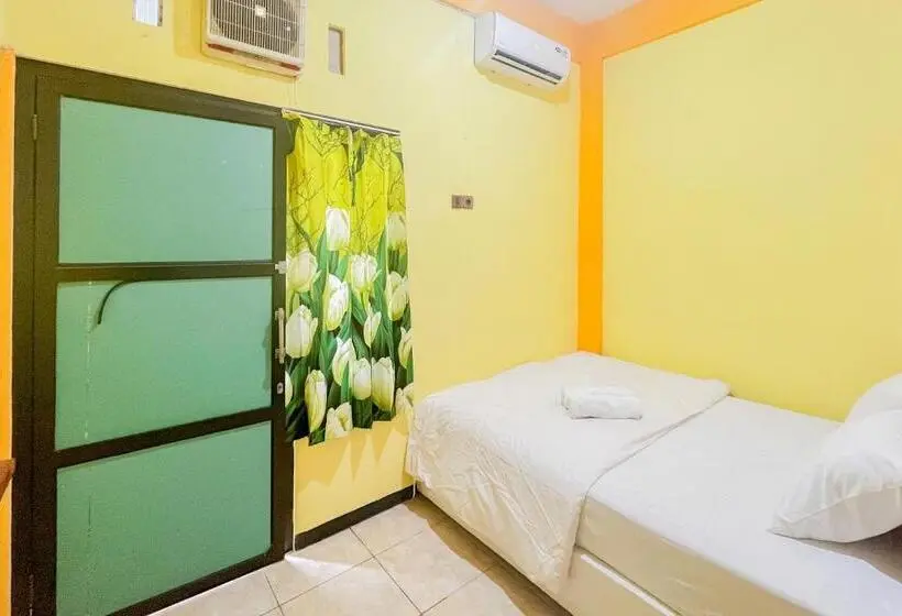 スタンダードルーム, Sion Homestay Mitra Reddoorz Near Terminal Kertajaya Mojokerto