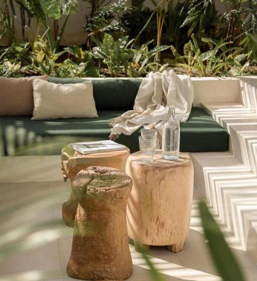 غرفة عائلية, Tias Villas