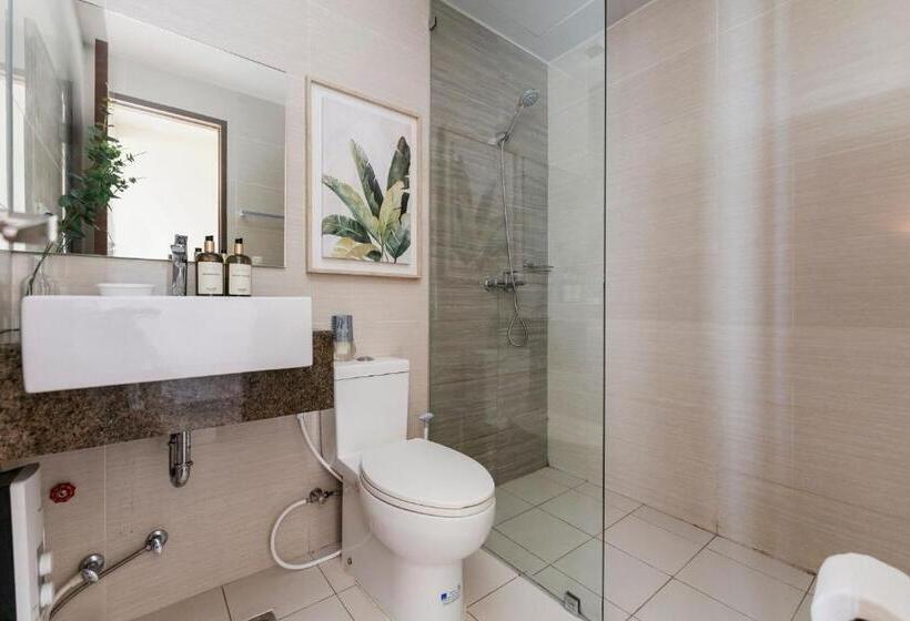 1 Bedroom Deluxe Apartment, Omp T1 6h, Free Beach & Pool Access, Near Airport, Fast Wifi, Netflix