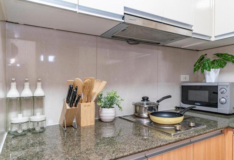 1 Bedroom Deluxe Apartment, Omp T1 6h, Free Beach & Pool Access, Near Airport, Fast Wifi, Netflix