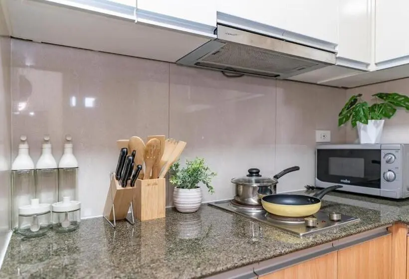 1ベッドルームのデラックスアパートメント, Omp T1 6h, Free Beach & Pool Access, Near Airport, Fast Wifi, Netflix