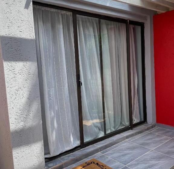 Quarto Deluxe, 473 On Cliff