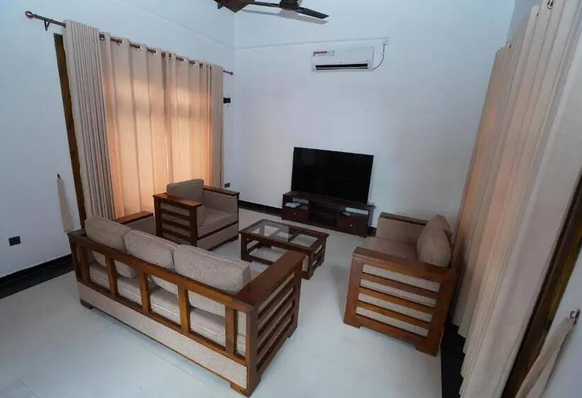 デラックスルーム, Jaruv Royal Residencies