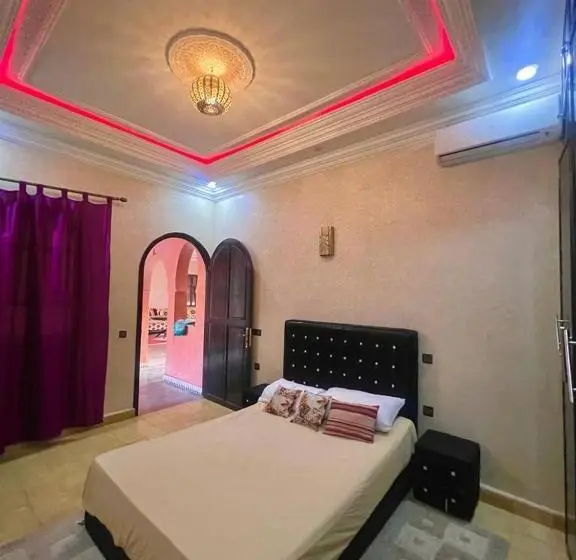 プールビュースタンダードルーム, Riad Sana