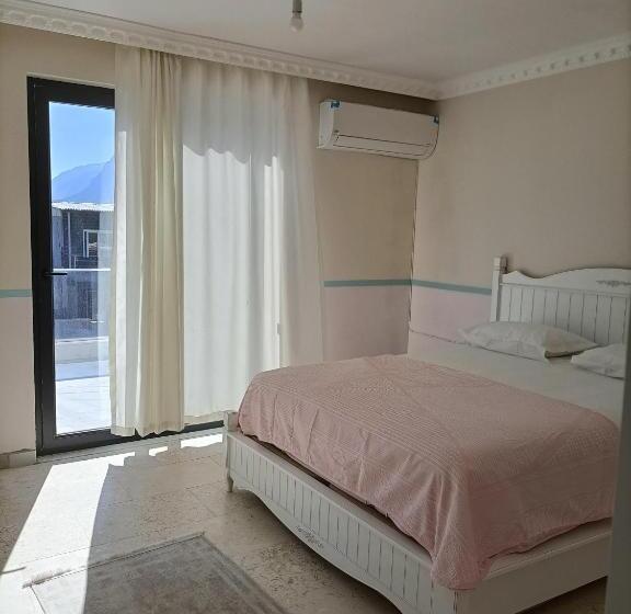 Номер Стандарт Вид на Горы, Holistic Balance