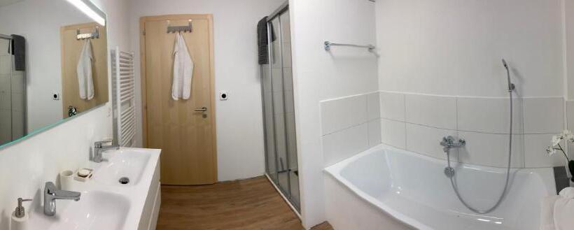 带共用浴室的标准房间, Le Lézard Et La Grenouille Bnb