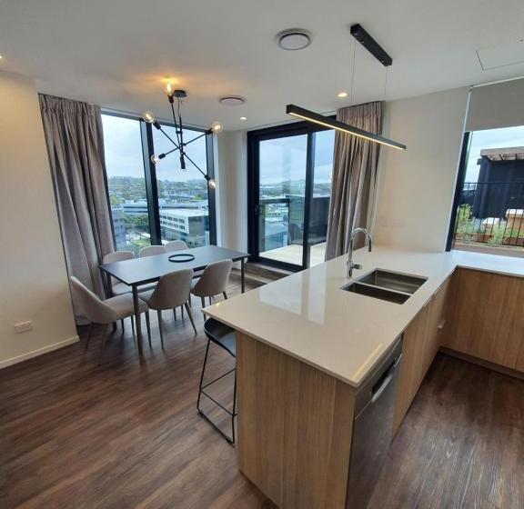 דירת פנטהאוז 2 חדרי שינה, La Quinta By Wyndham Ellerslie Auckland