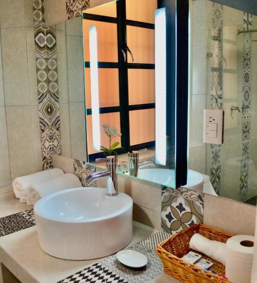 إستديو عائلى, Le Chat Noir By Rotamundos