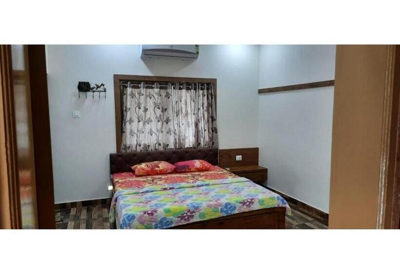 اتاق لوکس, Omkar Farm House, Bhuj