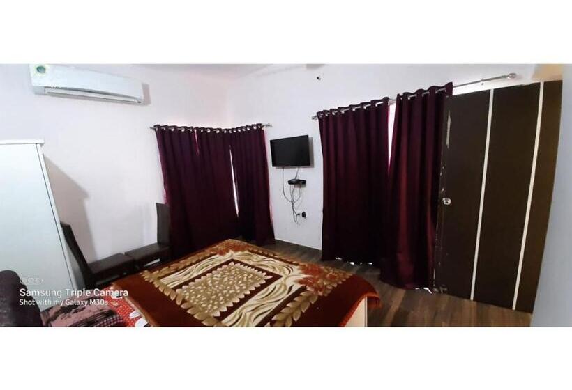 ویلای لوکس 1 خوابه, Omkar Farm House, Bhuj