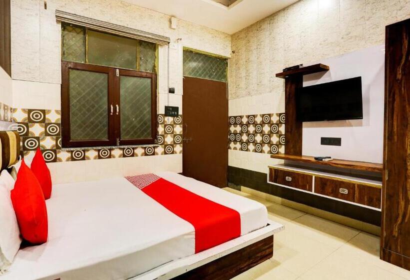 غرفة كلاسيكية ثلاثية, Oyo Flagship Royal