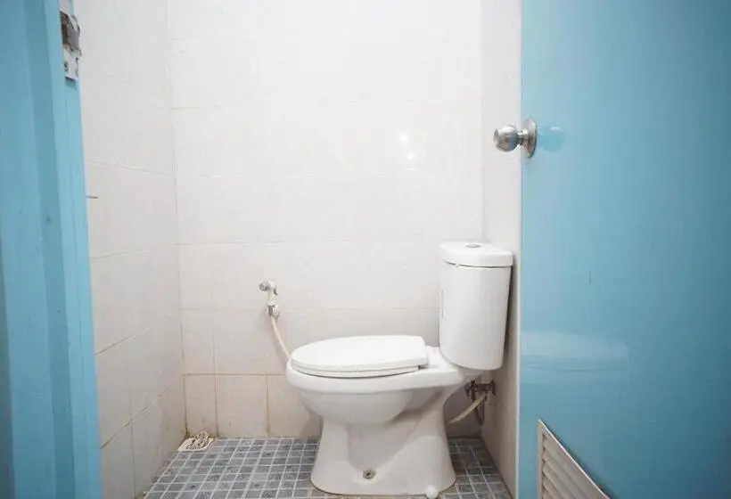 デラックスルーム, Oyo Life 93038 Kost Putra Malilah