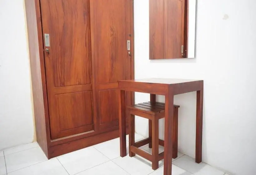 デラックスルーム, Oyo Life 93038 Kost Putra Malilah