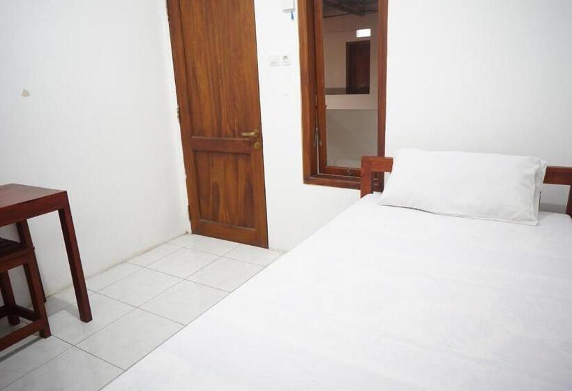 חדר דלוקס, Oyo Life 93038 Kost Putra Malilah