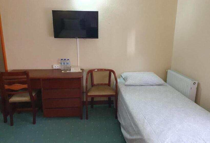 חדר בסיסי לשלושה, Peninsular