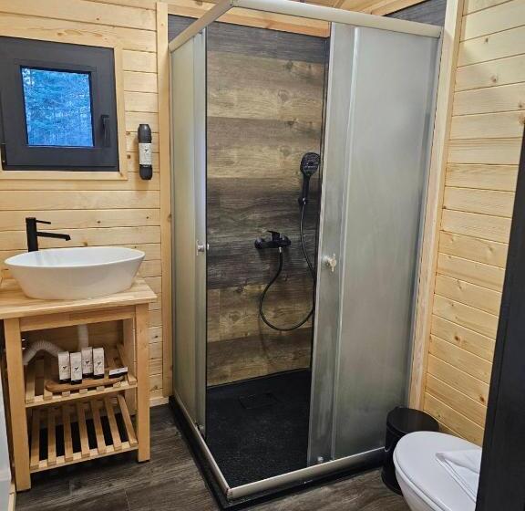 בונגלו משפחתי, Saint Constantine Mountain Retreat