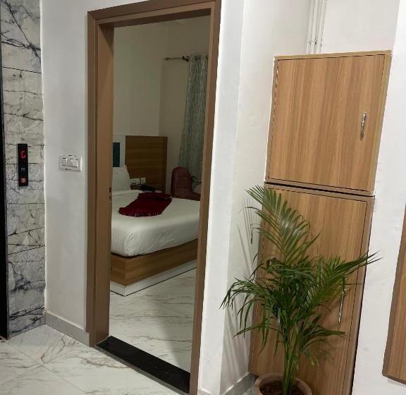 اتاق لوکس, Sundram