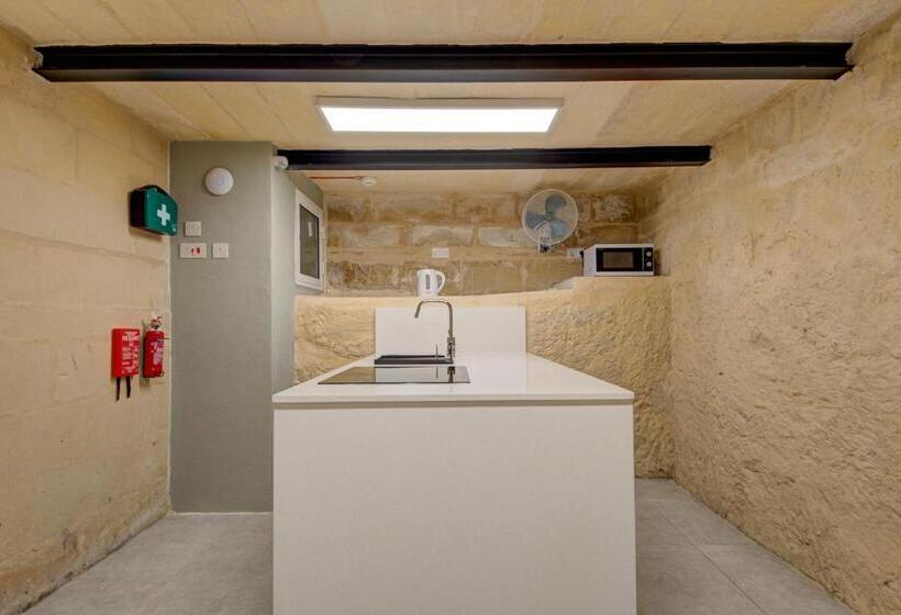 اتاق استاندارد, Private Rooms With Bathroom In Valletta