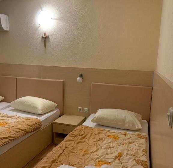 اتاق استاندارد سه تخته با بالکن, Rooms Ante