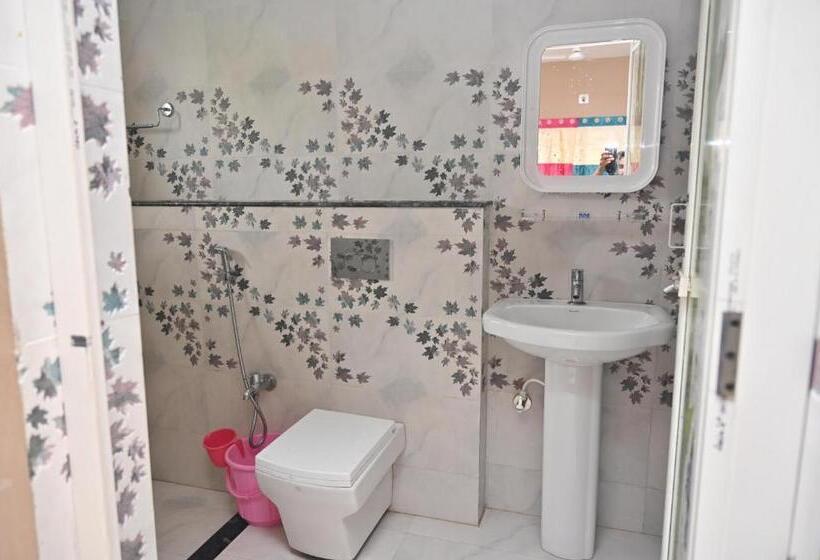 スタンダードルーム, Sri Sai Plaza Inn