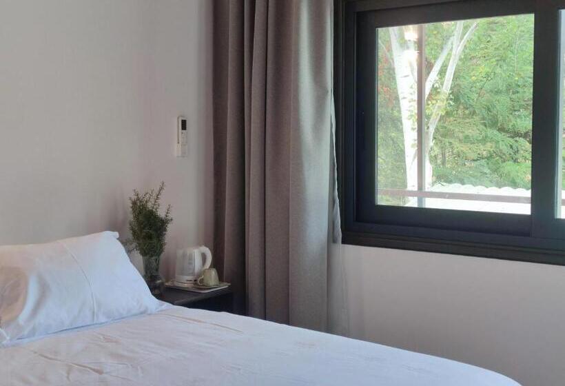 חדר דלוקס עם מרפסת, Rifugio Retreat Bed&breakfast