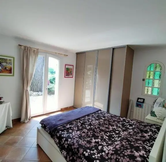 ガーデンビュースタンダードルーム, Chambre Dans Mas De Charme