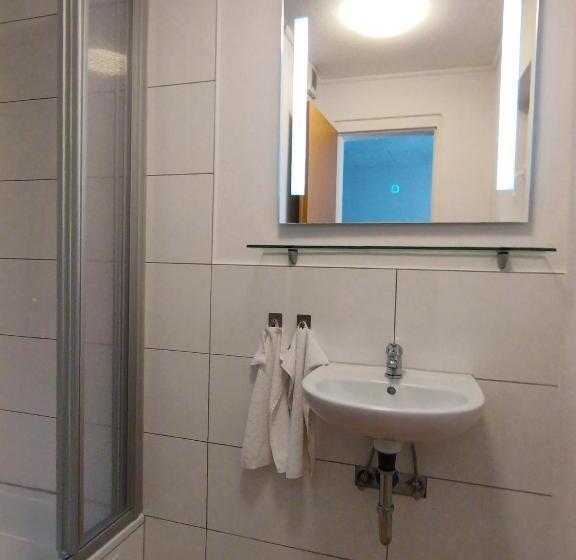 شقة غرفة واحدة, Gemütliche Unterkünfte Für Längeren Aufenthalt Und Monteure Inkl Balkon, Waschmaschine, Wifi, Küche