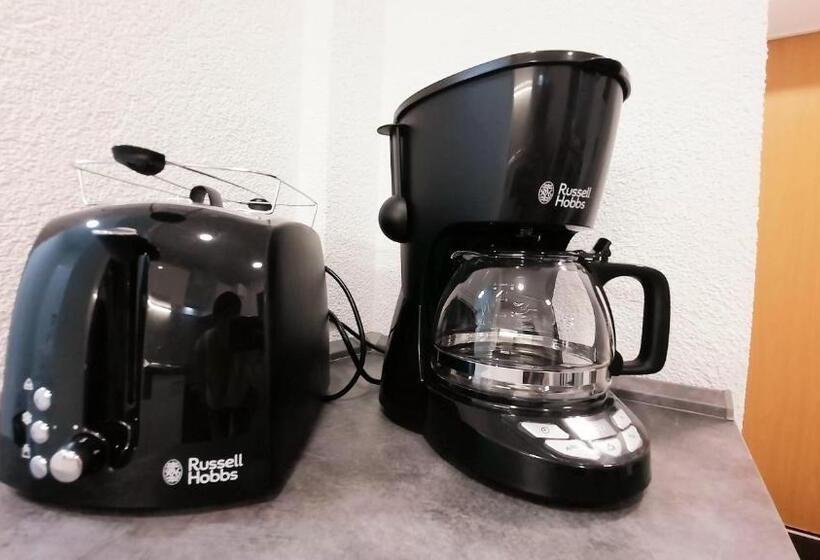 شقة غرفتين, Gemütliche Unterkünfte Für Längeren Aufenthalt Und Monteure Inkl Balkon, Waschmaschine, Wifi, Küche