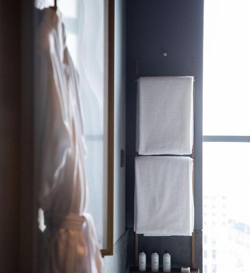 Номер Deluxe, Artyzen New Bund 31 Shanghai Qiantan