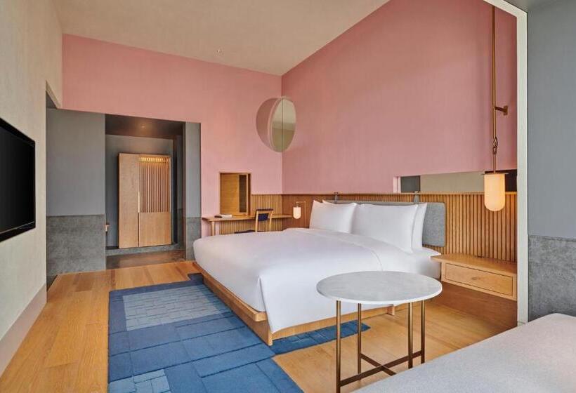 Номер Deluxe, Artyzen New Bund 31 Shanghai Qiantan