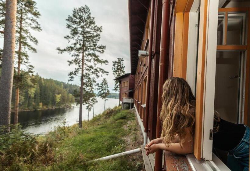 Полулюкс, Barken Lodge