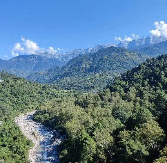 デラックスルーム, Dhauladhar View Village Resort