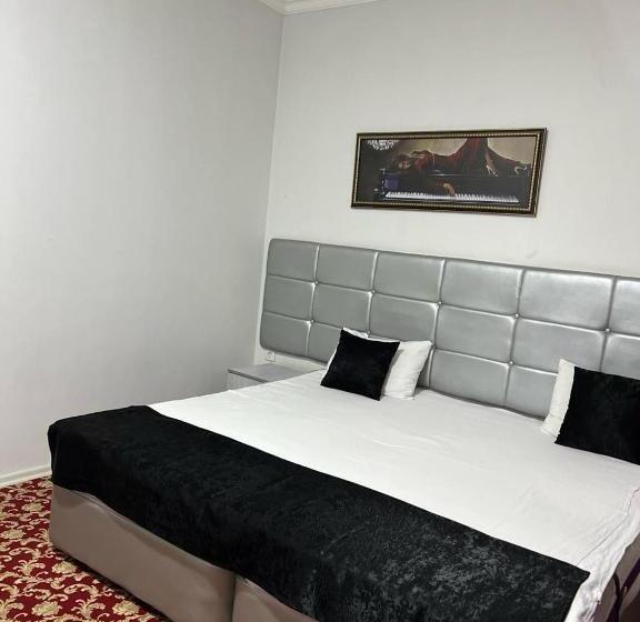 Standard Værelse, Karizma