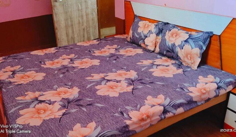 חדר קלאסי לשלושה, Oyo Shree Krishna Palace