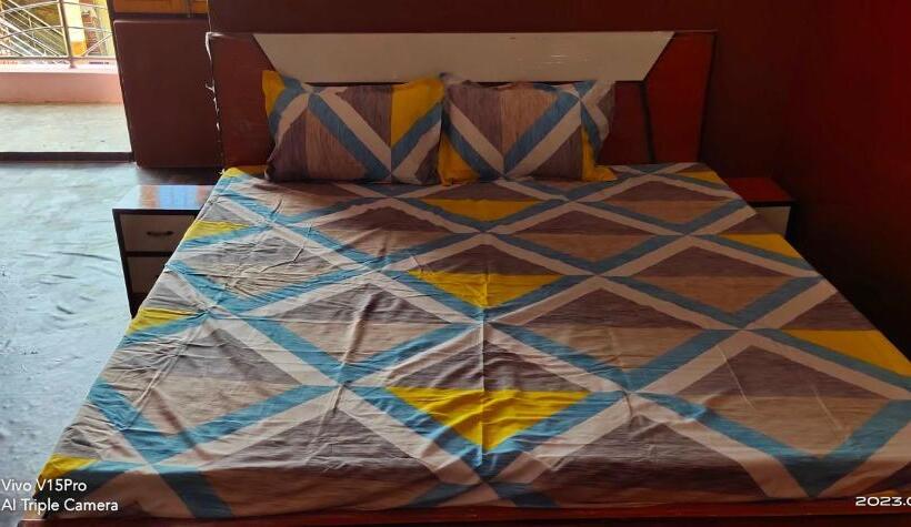 חדר קלאסי לשלושה, Oyo Shree Krishna Palace