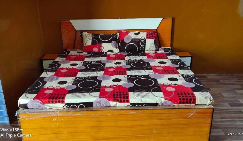 חדר קלאסי לשלושה, Oyo Shree Krishna Palace