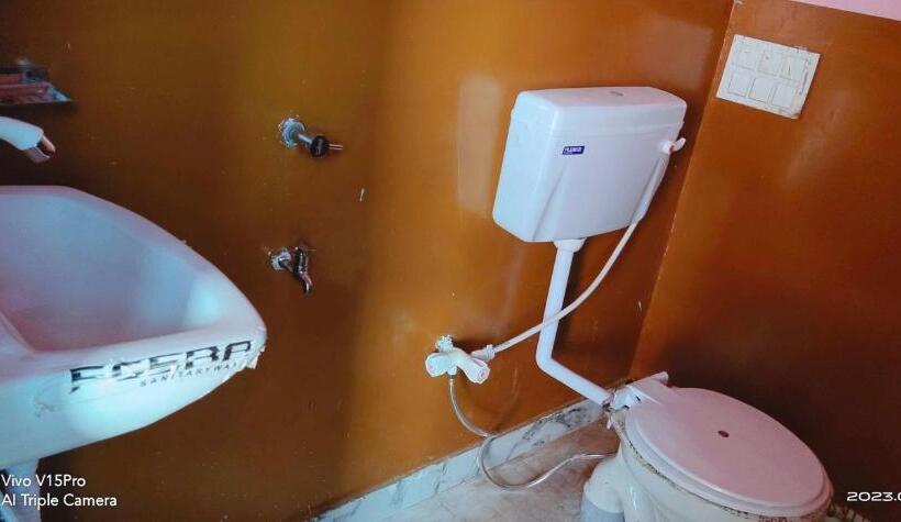 חדר קלאסי לשלושה, Oyo Shree Krishna Palace