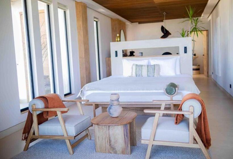 جناح مطلّ علي البحر, Republica Pagana