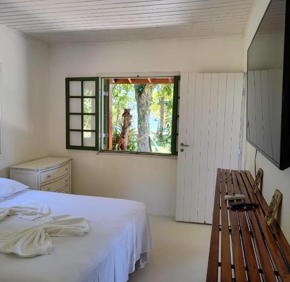 سوییت با چشمانداز دریا, Ribeira Beach