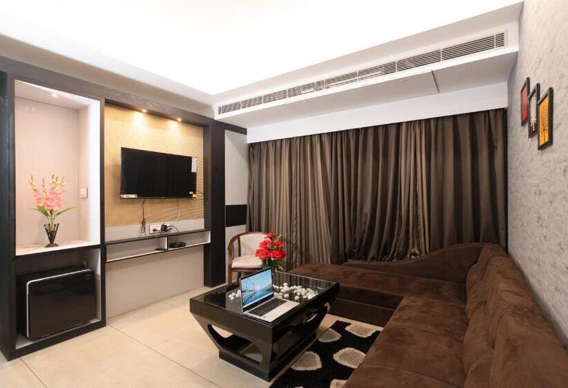 سوییت جونیور, The Autograph Inn