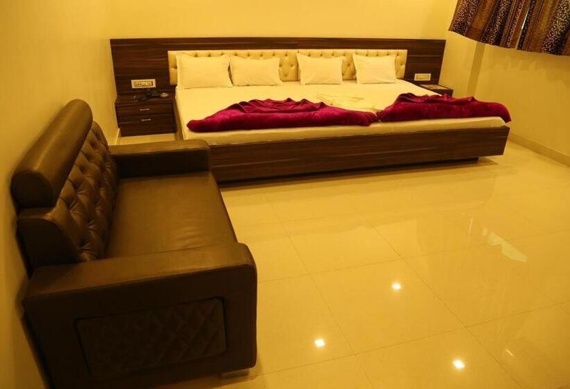 デラックスの4人部屋, Kingsway Hotel And Restaurant Ajmer Dargah 350 Meter