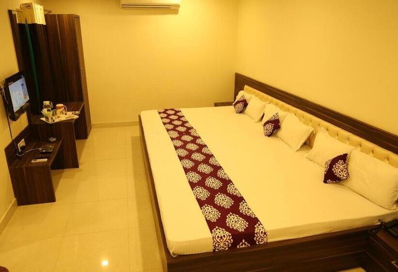デラックスの4人部屋, Kingsway Hotel And Restaurant Ajmer Dargah 350 Meter