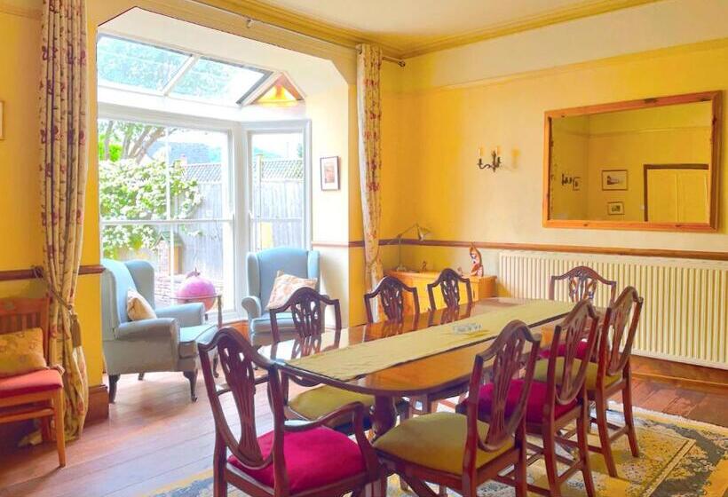 غرفة قياسية, Portland House