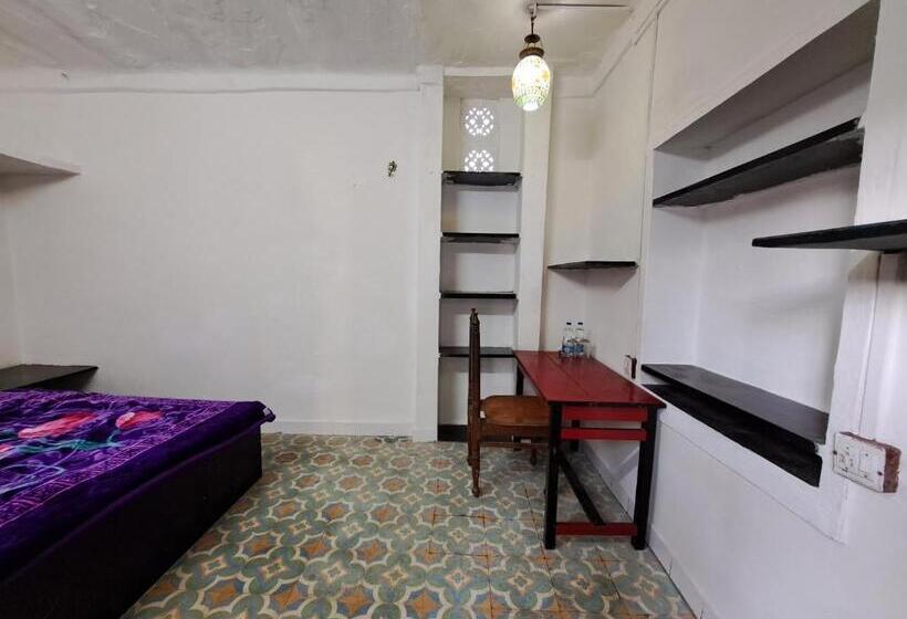 Chambre Economy, Mystic Hive